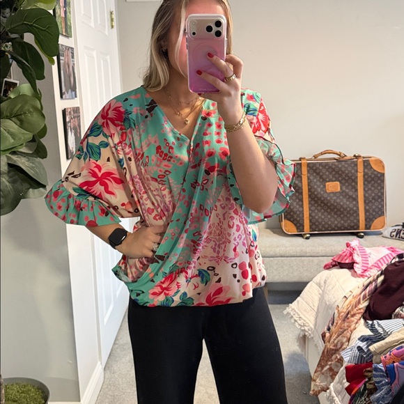 Set of 2 Umgee Floral V-Neck Blouses - Picture 6 of 7